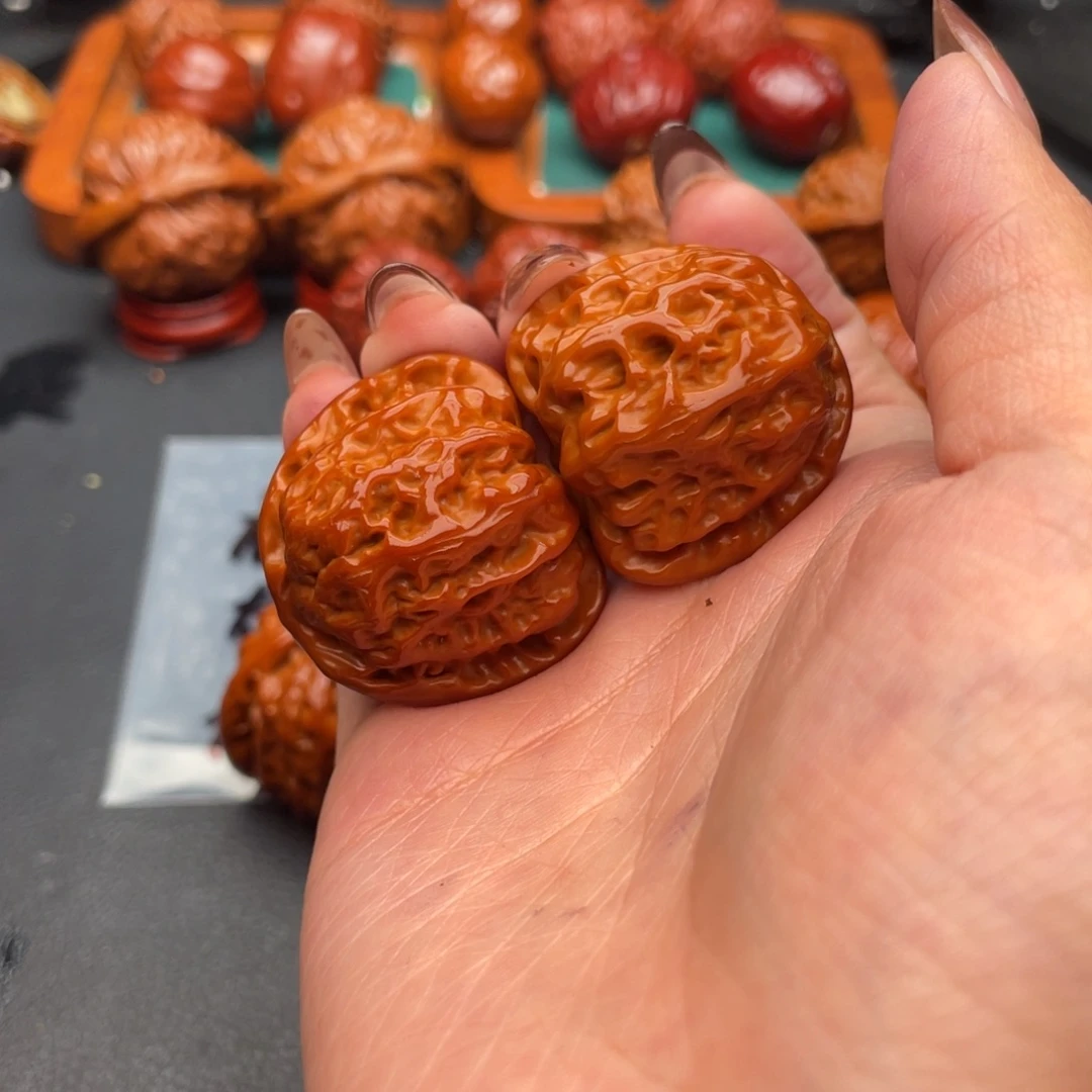 文玩核桃把件白狮子