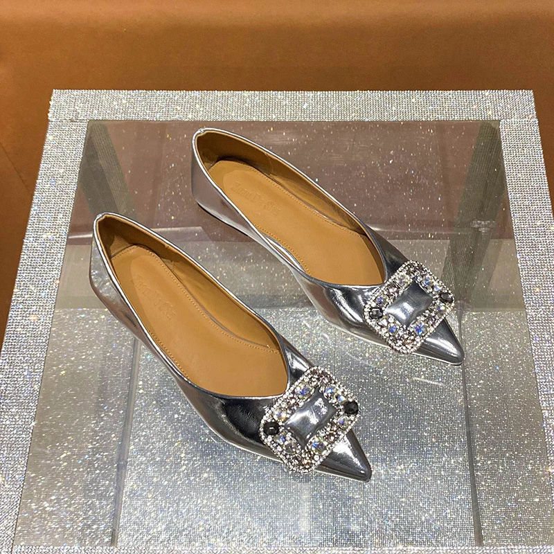 尖头单鞋女2025新款夏季法式小香风平底银色鞋子浅口晚晚温柔瓢鞋