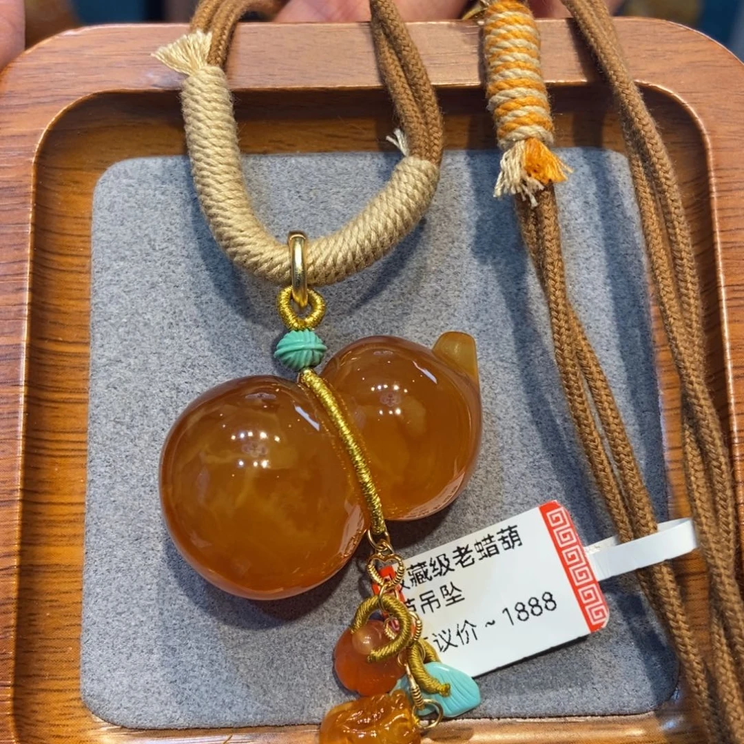 琥珀未镶嵌颈饰蜜蜡