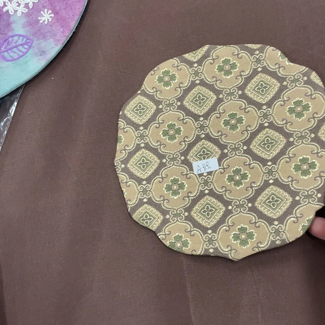 搪瓷杯子里还有好多东西