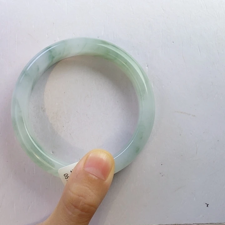 皮***婆未镶嵌手镯石英质玉