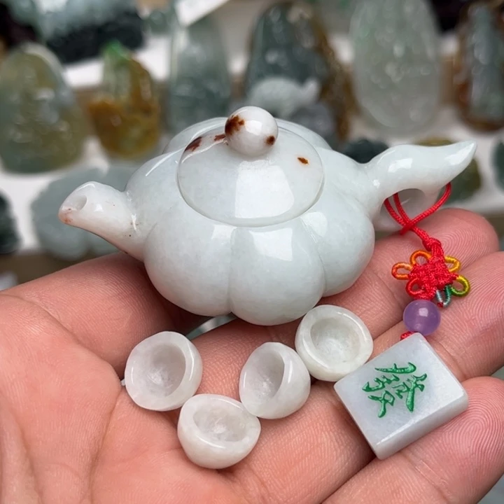 颈饰未镶嵌翡翠发财把把壶