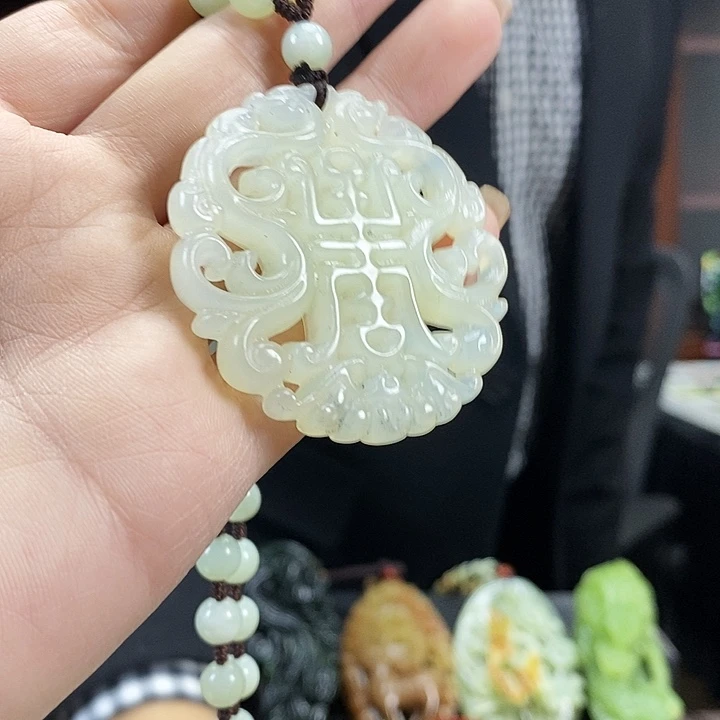 蛇纹石玉吊坠未镶嵌