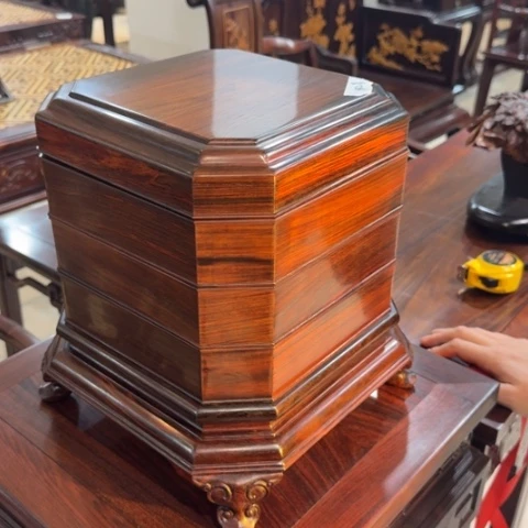 交趾黄檀（大红酸枝）盒子