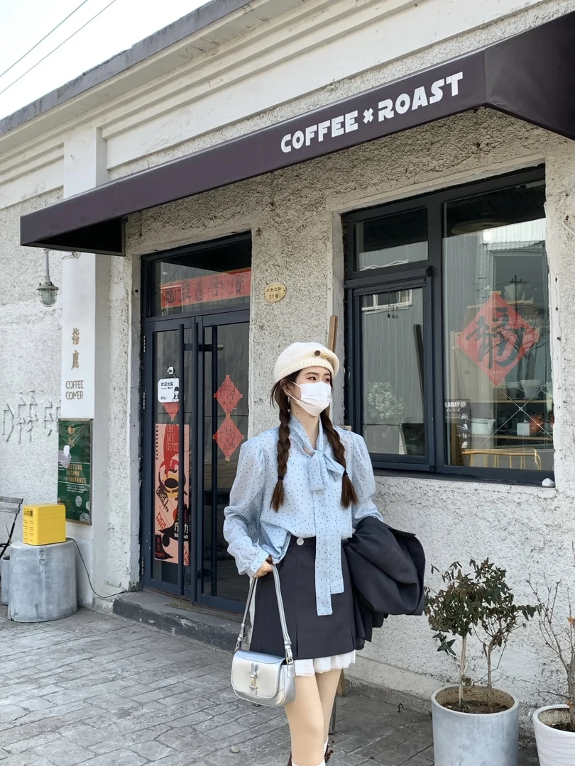 法式蓝色蝴蝶结波点衬衫女春秋长袖气质甜美泡泡袖上衣薄透雪纺