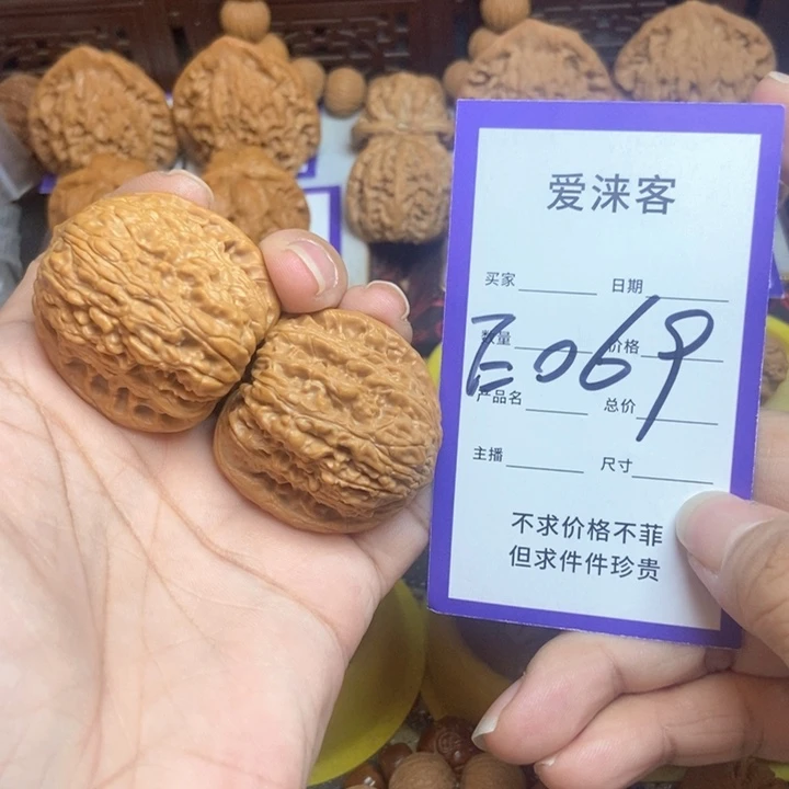把件桃核37+绣球……42.7克