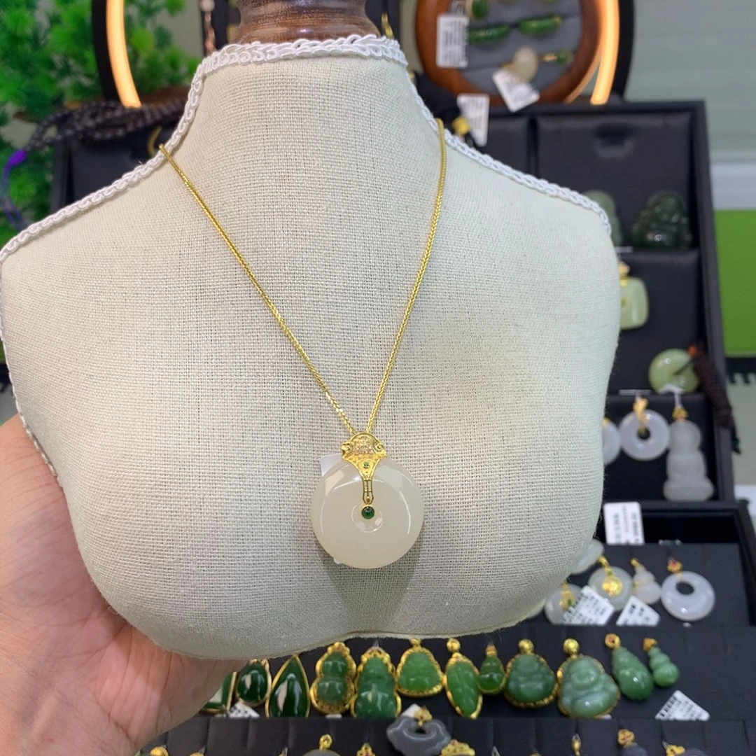 和田玉18K金镶嵌吊坠(赠链)