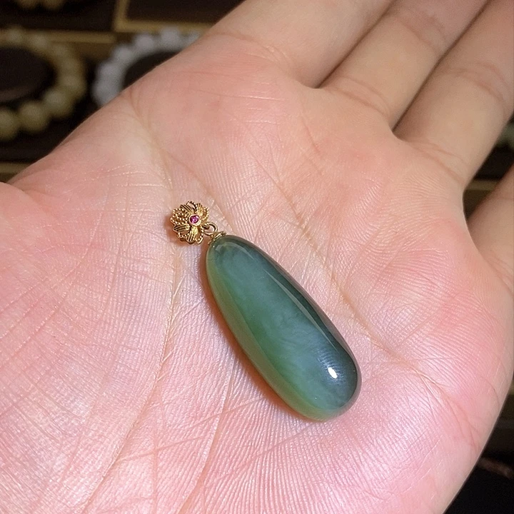 【闪购商品】吊坠(不含链)18K金镶嵌和田玉（碧玉）