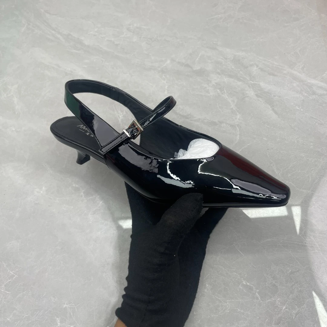 凉鞋女 (牛皮)  70195-202（孤品）e区38码