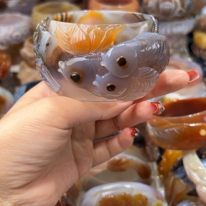 玛瑙/玉髓手镯未镶嵌谁****财一共1000