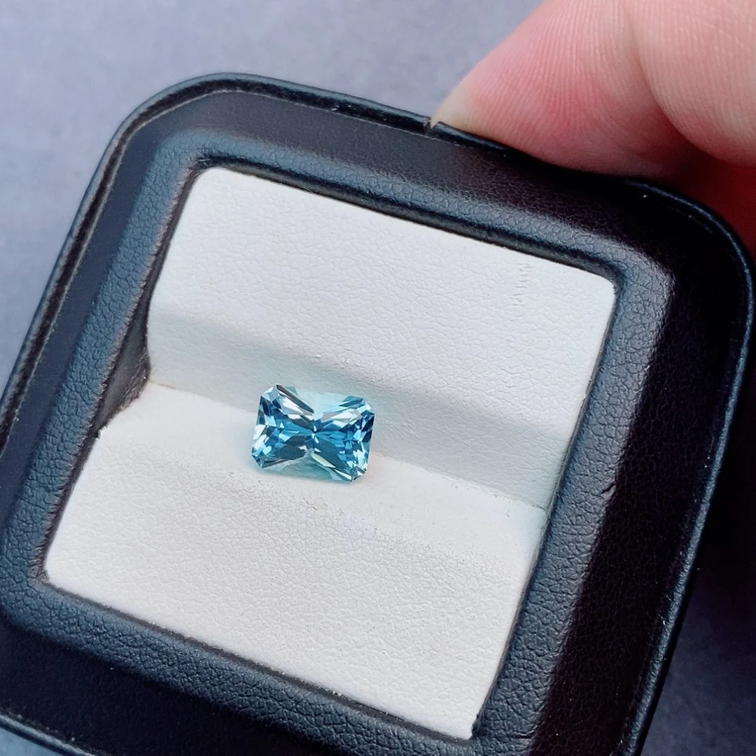 未镶嵌笔搁海蓝宝石2.32ct 圣玛利亚