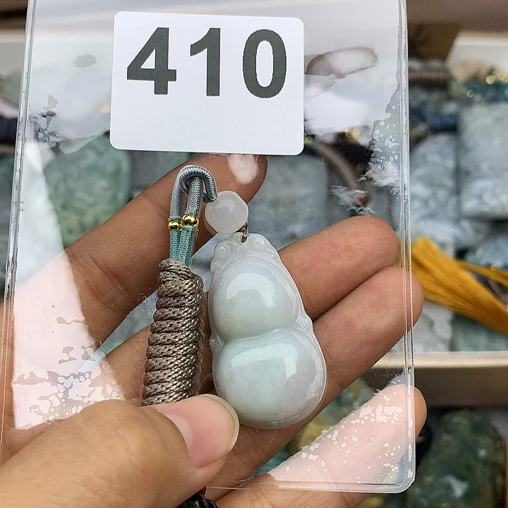 翡翠颈饰未镶嵌不***?翡翠