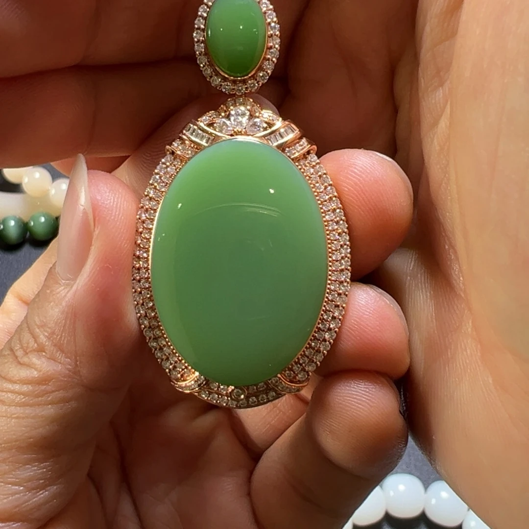 和田玉18K金镶嵌挂件