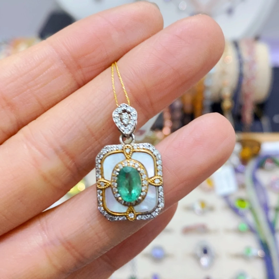 祖母绿吊坠(不含链)银S925镶嵌小**?