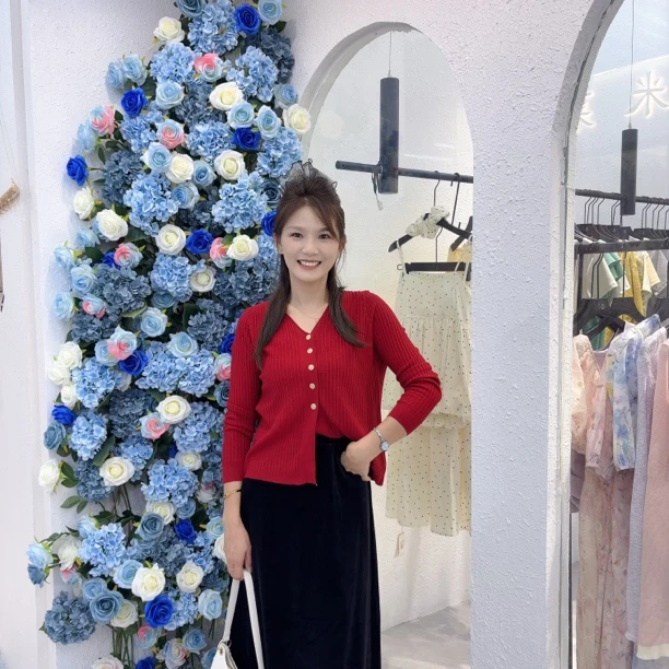 今喜.新款红色衣服上衣开衫秋冬新款显瘦打底性感全网最洋气女装