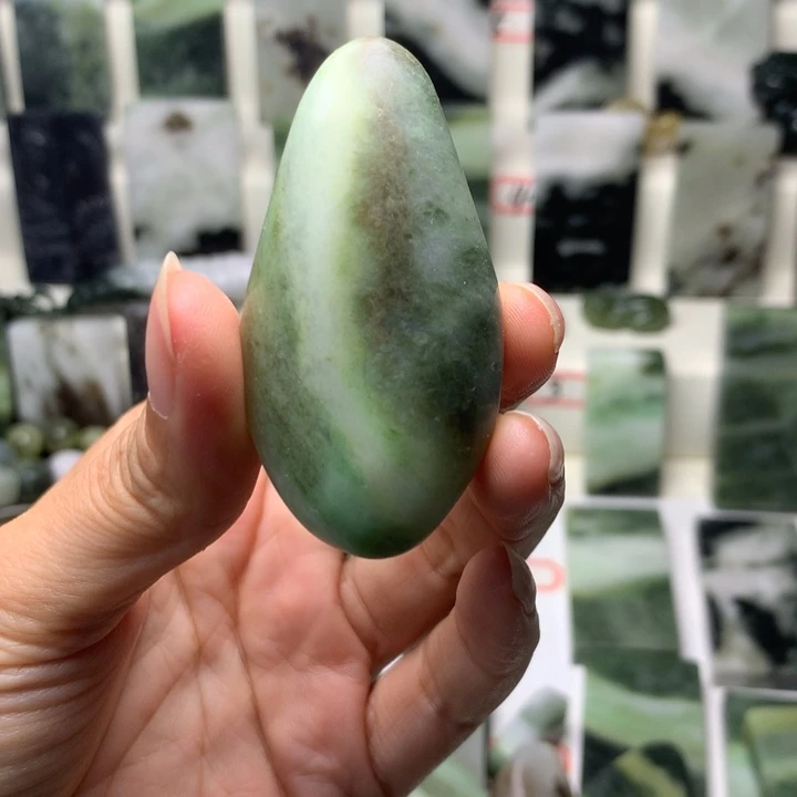独山玉未镶嵌颈饰