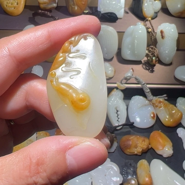 有***好颈饰未镶嵌和田玉