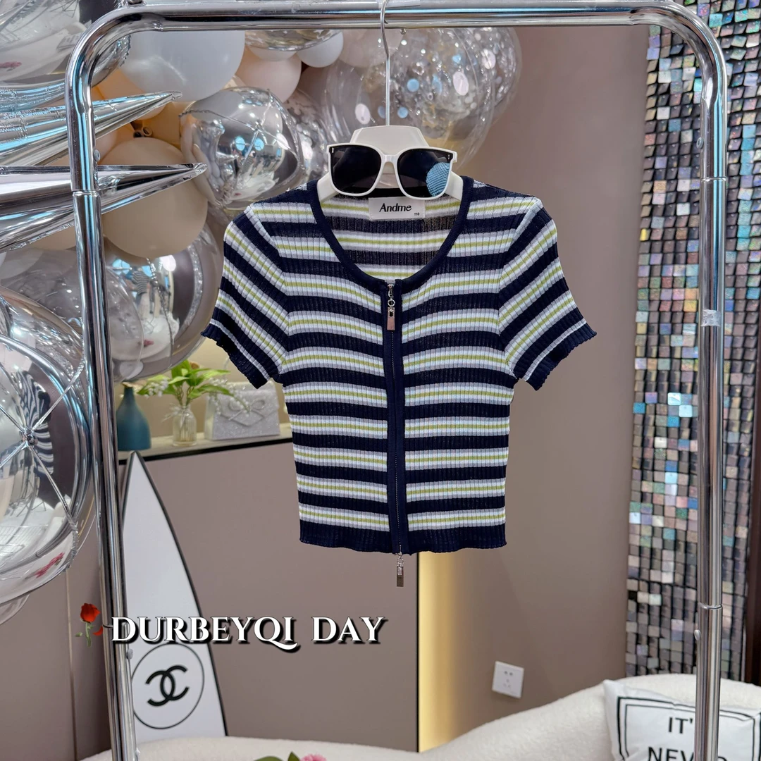 DURBEYQI/朵贝奇女童2025夏季新款条纹圆领短袖单排扣上衣5254