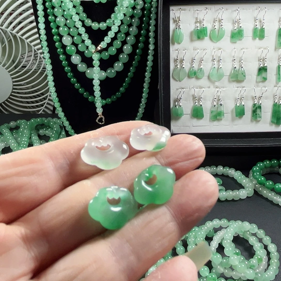 石英质玉（非洲翠）合金耳环