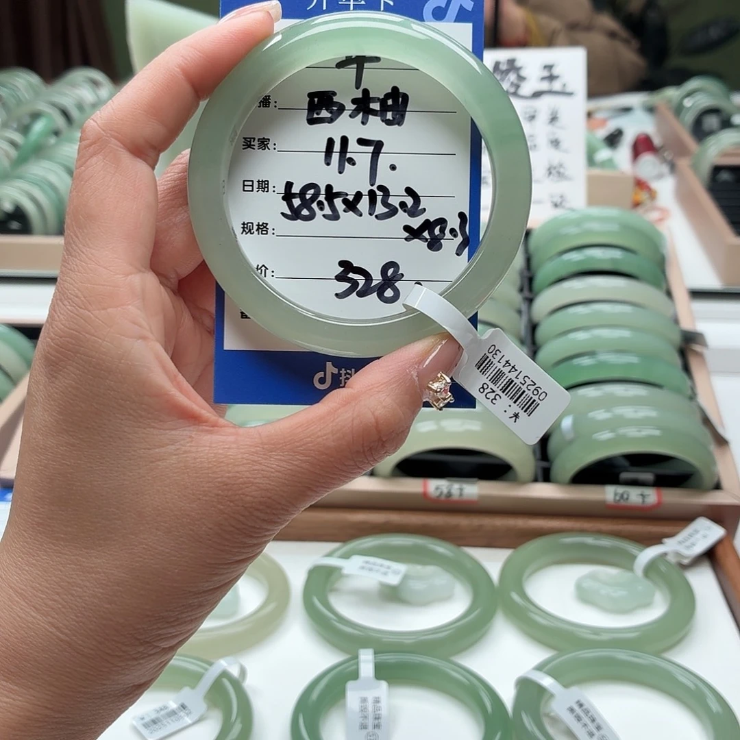 ℒ***࿐石英质玉未镶嵌手镯