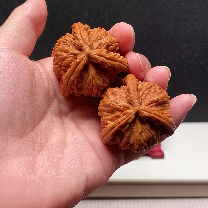 X***X文玩核桃吊坠白奔