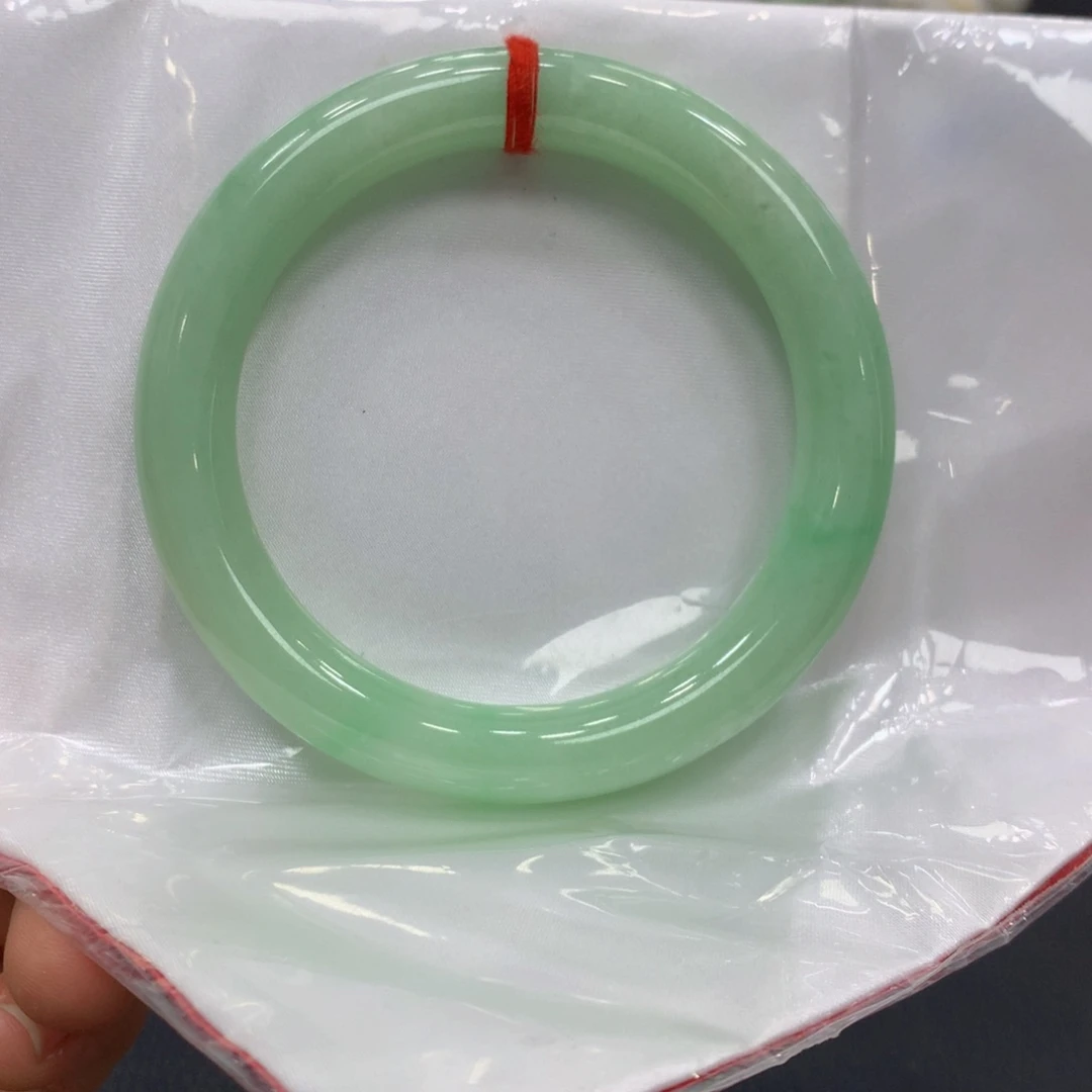 翡翠手镯未镶嵌翡翠