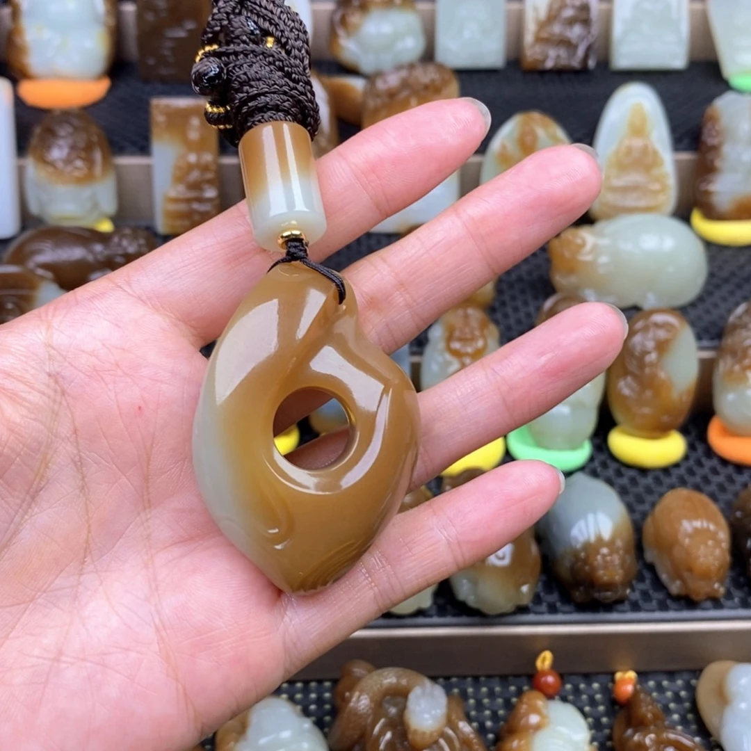 一***你和田玉未镶嵌颈饰