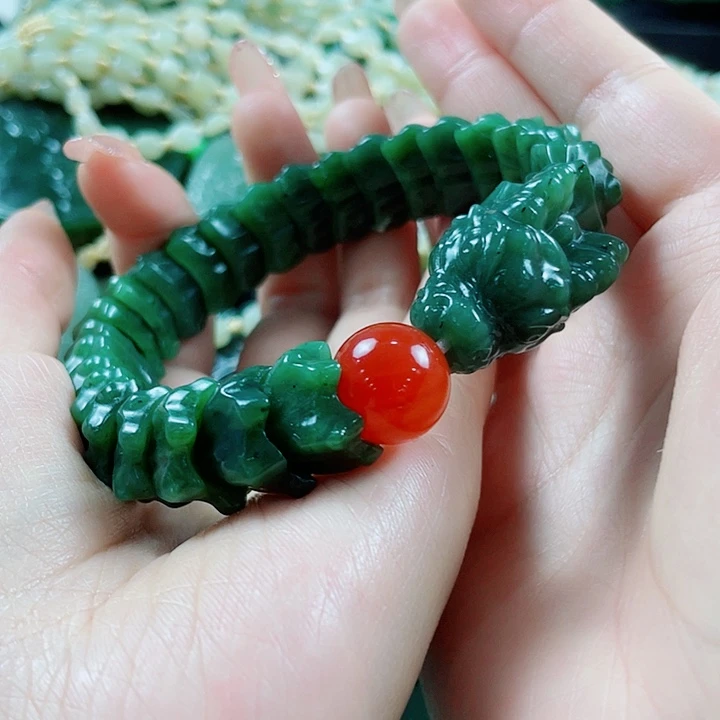 颈饰未镶嵌和田玉