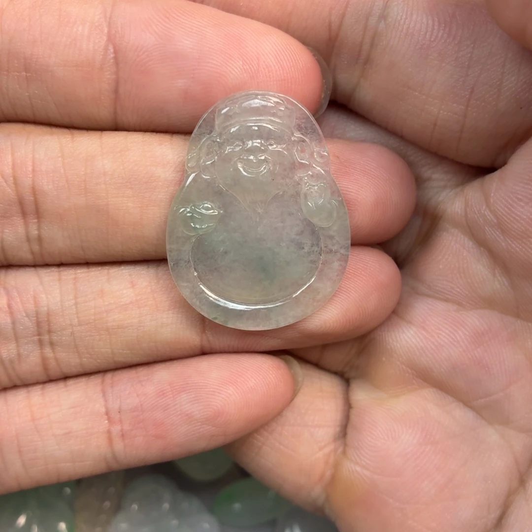 翡翠未镶嵌颈饰飘花小财神