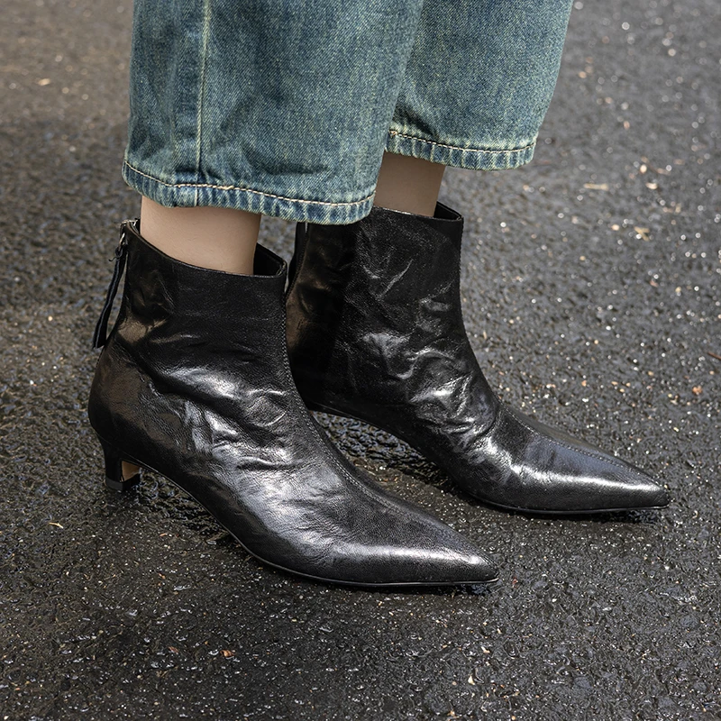 2025年秋冬新款棕色复古尖头短靴女细跟气质百搭后拉链切尔西靴子