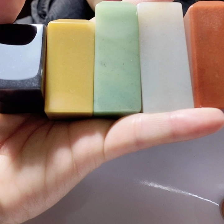 密玉（石英质玉）颈饰未镶嵌