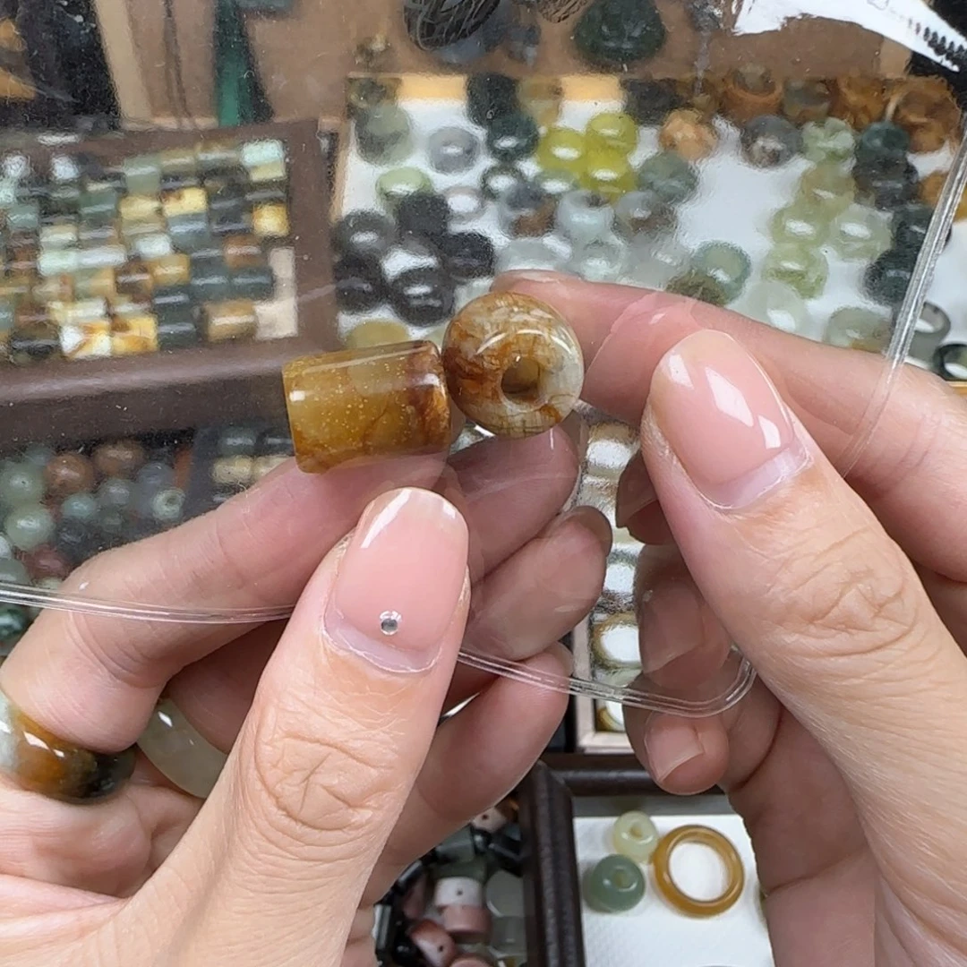 ****未镶嵌岫玉岫玉戒指搭配