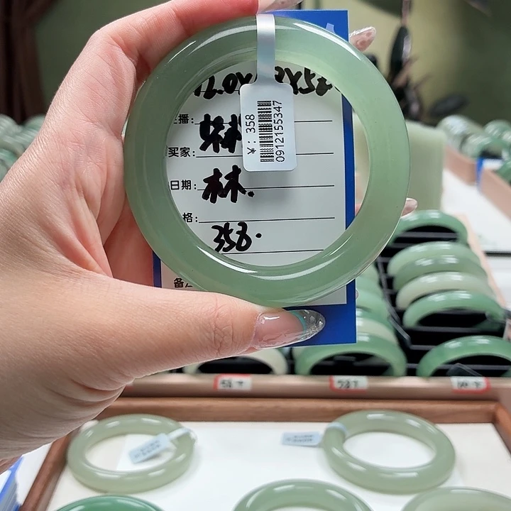 紫***怡未镶嵌手镯石英岩玉