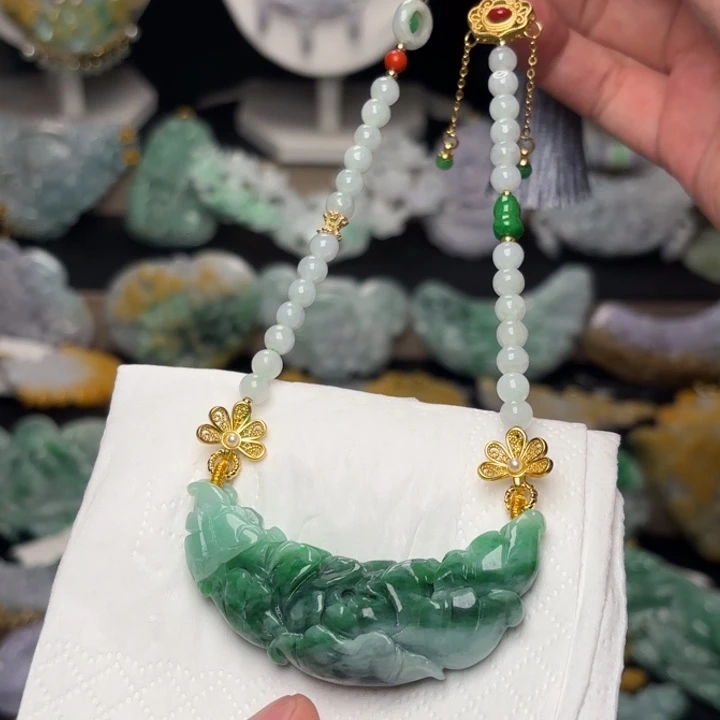 翡翠未镶嵌颈饰吊坠