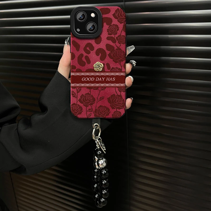 适用于【苹果14plus】豹纹玫瑰ins风秋冬酒红翻毛皮网红手机壳女款