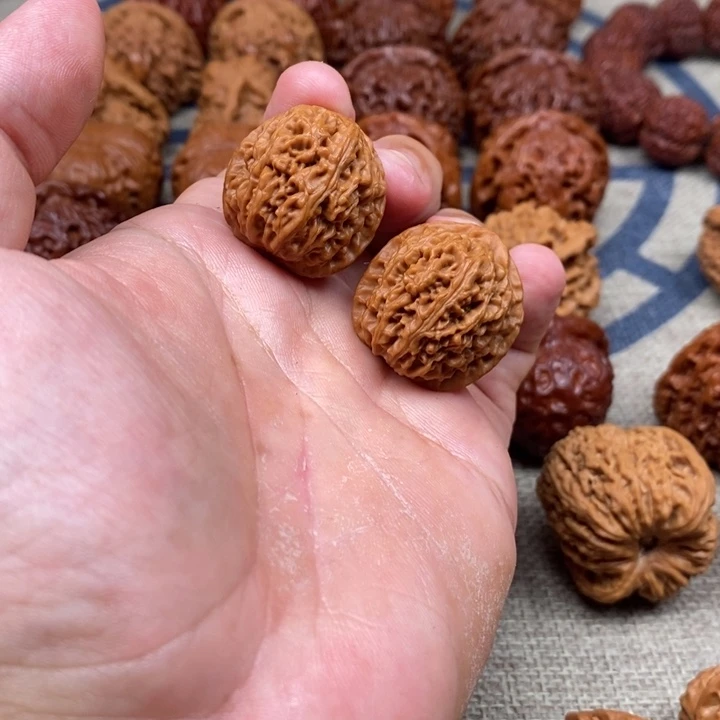 文玩核桃把件长**畔核桃