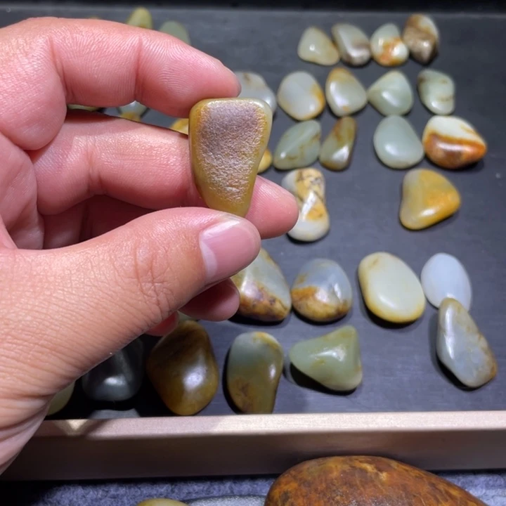 大***牛和田玉未镶嵌颈饰