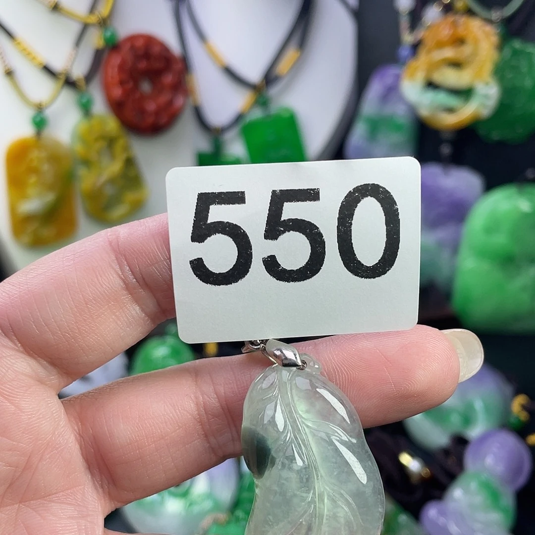 翡翠未镶嵌吊坠(赠链)