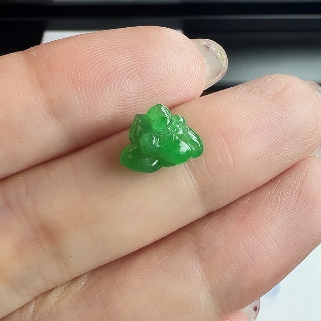 翡翠未镶嵌颈饰蛮绿荷花