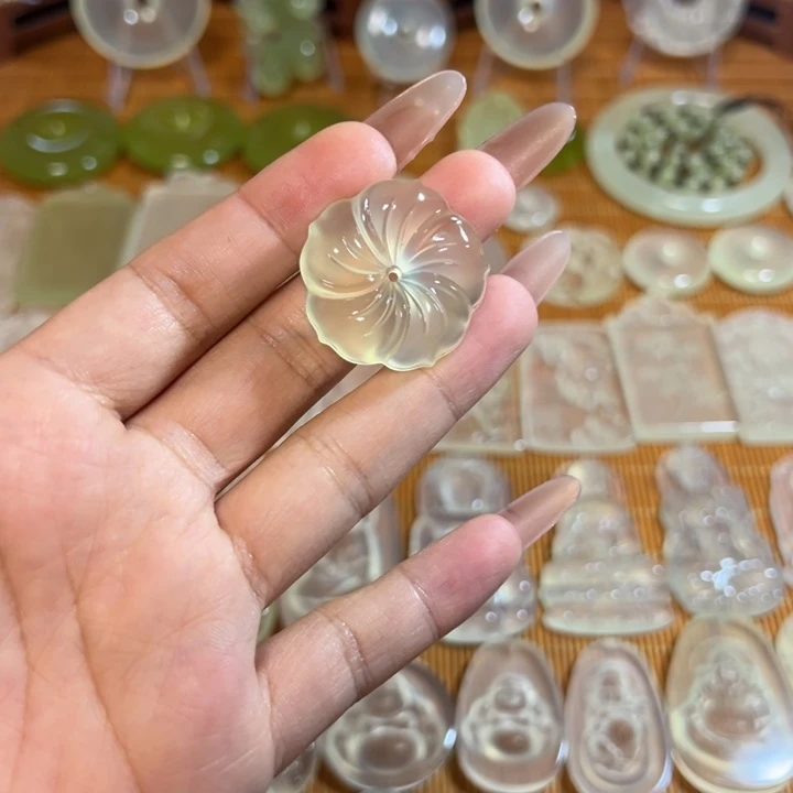 未镶嵌蛇纹石玉岫玉白冰挂件花花l