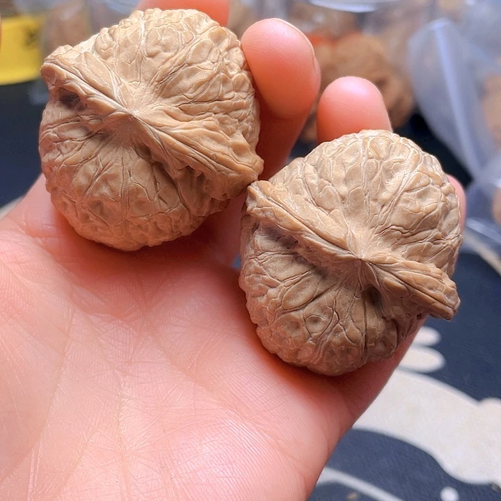 文玩核桃吊坠南瓜一对