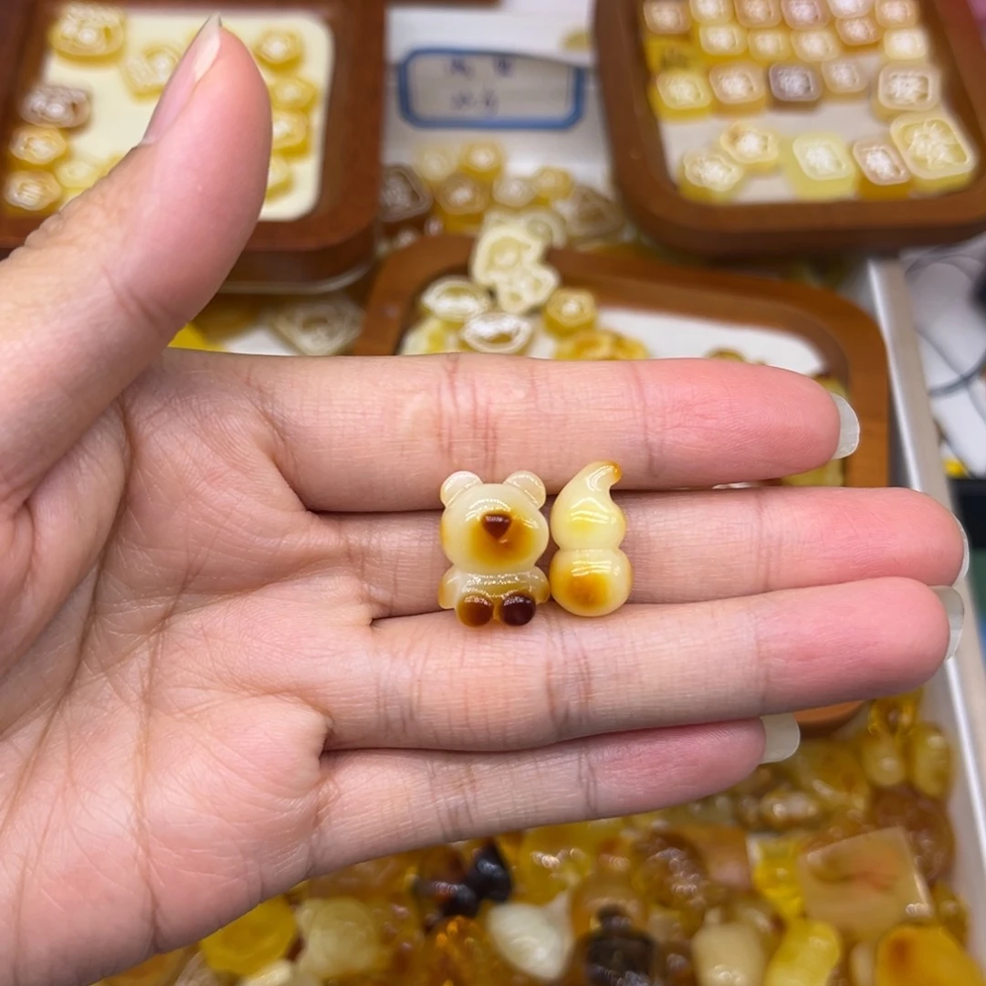 琥珀裸石未镶嵌琥珀