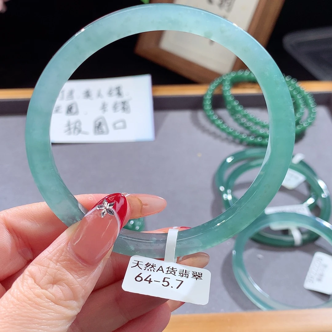翡翠手镯（圆镯）未镶嵌