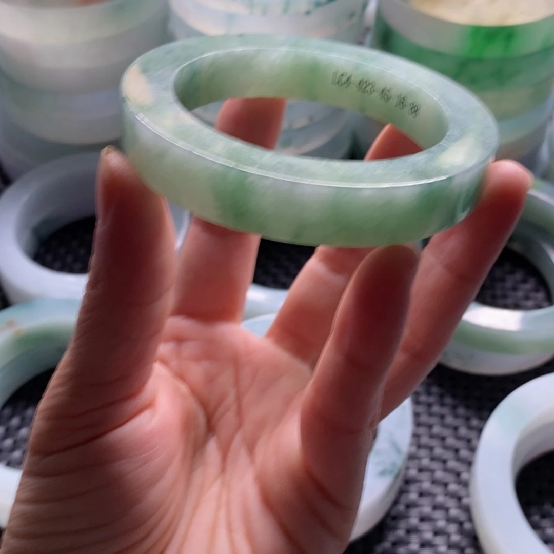 定制翡翠手镯未镶嵌威****杨