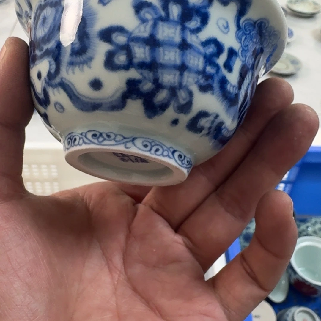 陶摆件青花狮子大压手