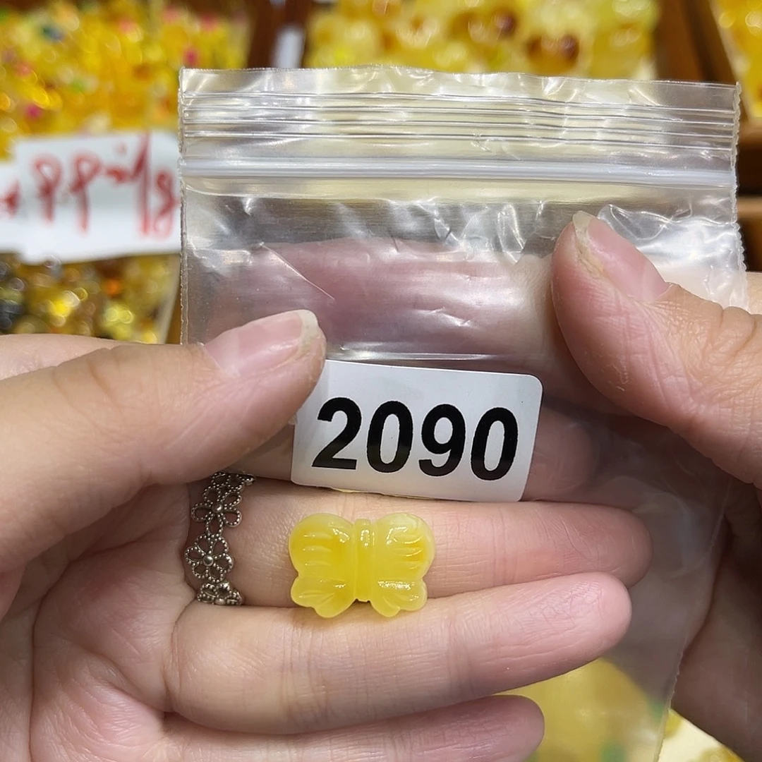 琥珀未镶嵌颈饰蜜蜡