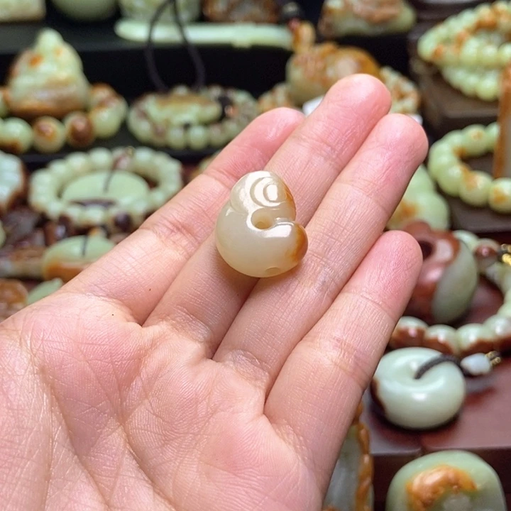 遛***儿未镶嵌岫岩河磨玉(透闪石质玉)挂件