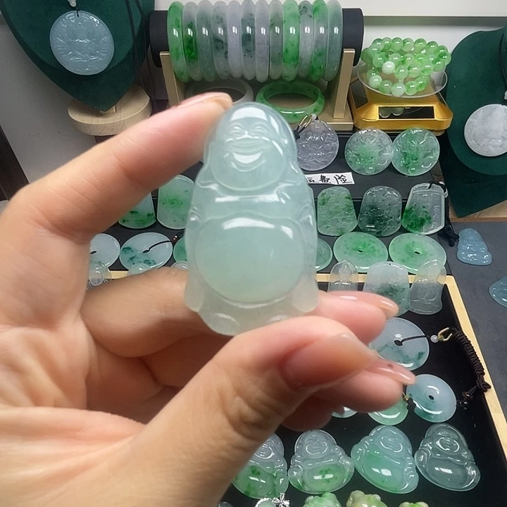 翡翠未镶嵌颈饰佛公