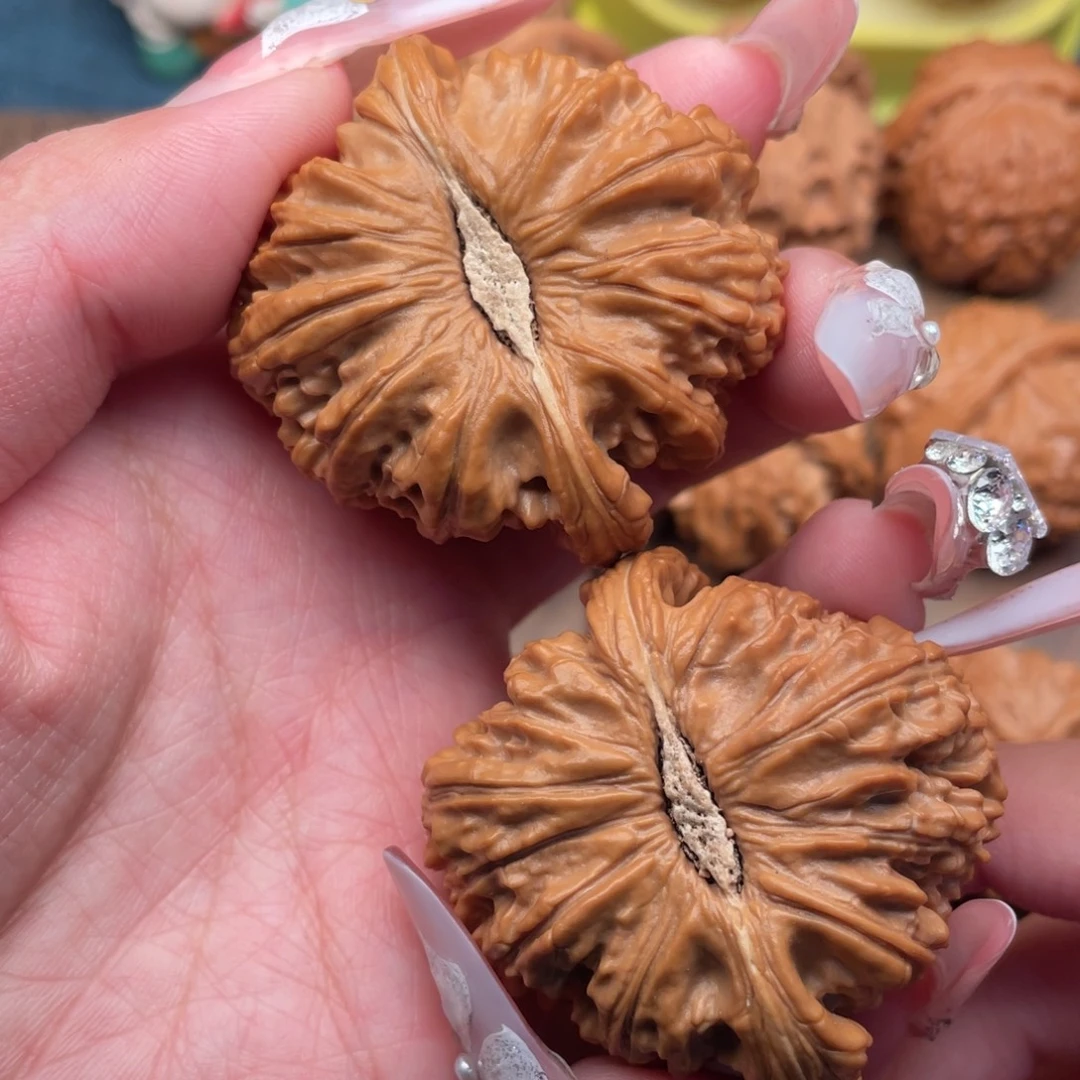 吊坠文玩核桃全品，毕业大眼睛底，白狮子46