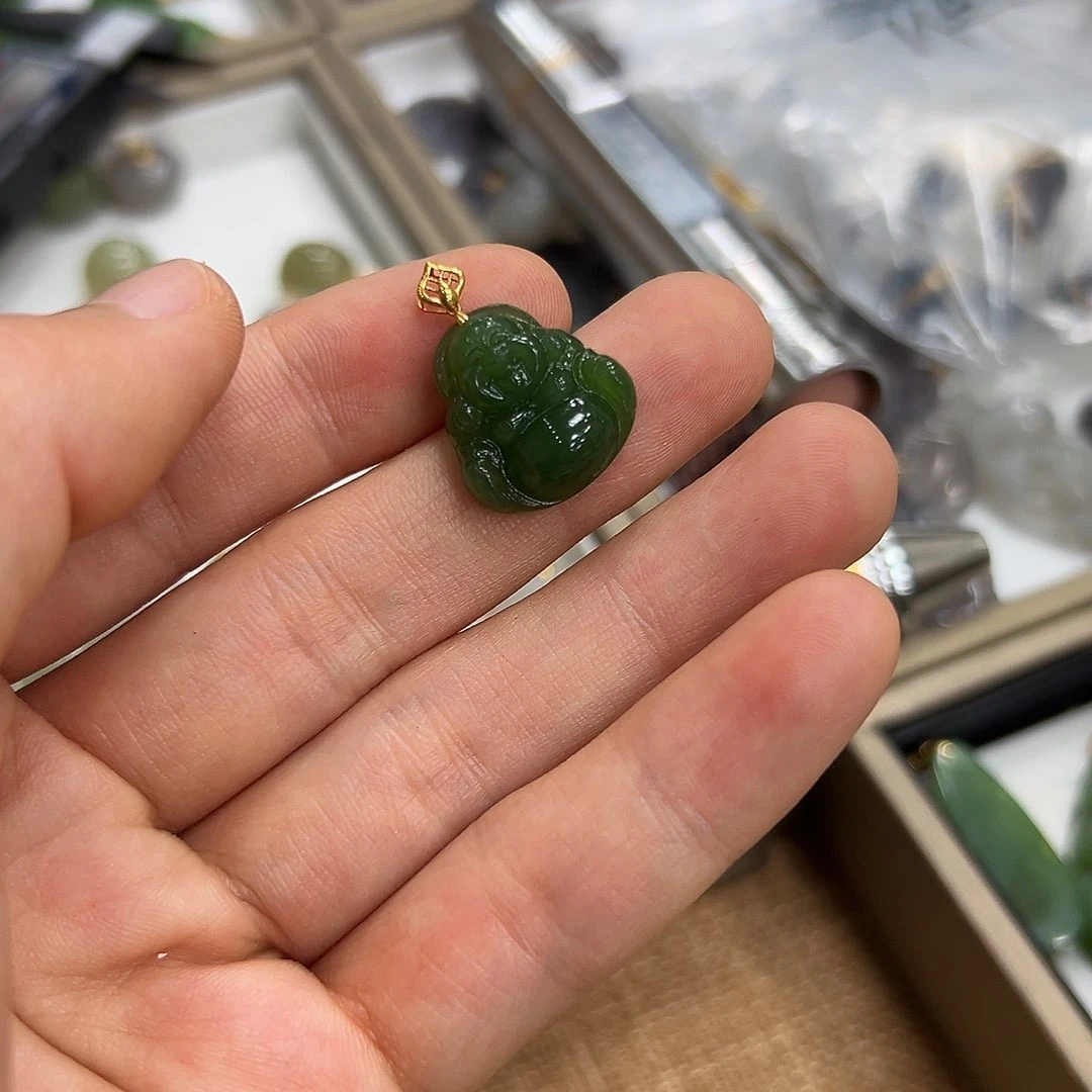 和田玉18K金镶嵌颈饰哒***室